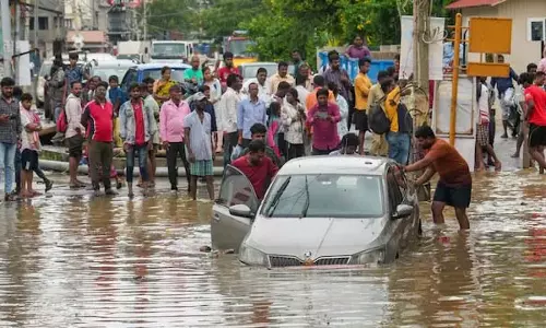 बाढ़ इलाकों की समस्याएं तुरंत निपटाएं: Maheshwar Rao
