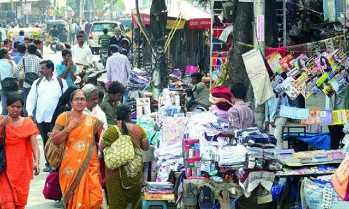 Kurnool: स्थानांतरित फुटपाथ विक्रेताओं के लिए स्मार्ट स्ट्रीट की योजना बनाई गई