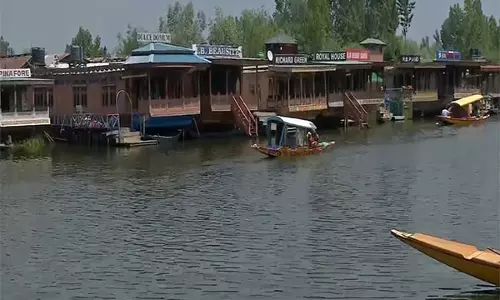 कश्मीर घाटी में बेमौसम गर्मी का प्रकोप, तापमान में उछाल, लोगों से एहतियात बरतने की अपील