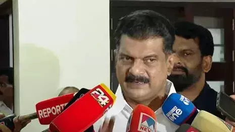 Kerala: राजनीतिक घटनाक्रम पर अनवर-कुन्हालीकुट्टी के बीच अहम चर्चा Kerala: राजनीतिक घटनाक्रम पर अनवर-कुन्हालीकुट्टी के बीच अहम चर्चा