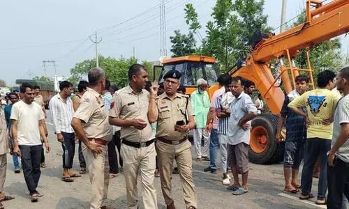 Sohna: फोन पर बात करते हुए क्रेन ड्राइवर ने लड़की को रौंदा