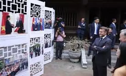 फ्रांस के राष्ट्रपति मैक्रों वियतनाम की यात्रा पर