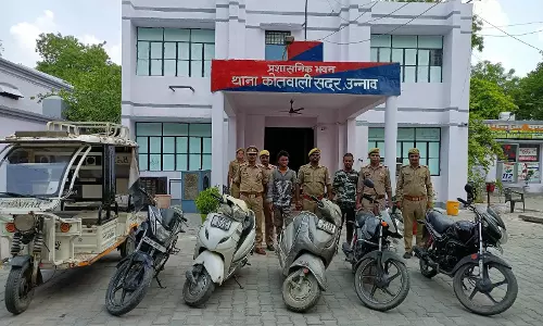 Unnao: पुलिस ने चेकिंग के दौरान वाहन चोर किये गिरफ्तार Unnao: पुलिस ने चेकिंग के दौरान वाहन चोर किये गिरफ्तार