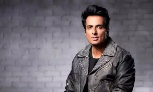 सोनू सूद का वायरल हुआ हेलमेट एक्शन वीडियो