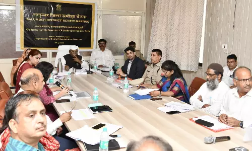 Jaipur: राज्यपाल ने सलूंबर में जिला स्तरीय अधिकारियों की समीक्षा बैठक