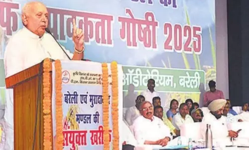 Bareilly: कृषि मंत्री ने जानी किसानों की समस्याएं Bareilly: कृषि मंत्री ने जानी किसानों की समस्याएं