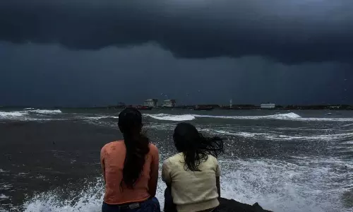 Kerala में लगातार हो रही मॉनसून वर्षा के कारण कई जिलों में रेड अलर्ट जारी Kerala में लगातार हो रही मॉनसून वर्षा के कारण कई जिलों में रेड अलर्ट जारी