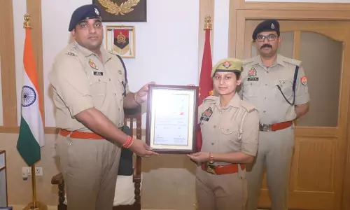 Bareilly: एसएसपी ने राष्ट्रीय पदक विजेता को किया सम्मानित