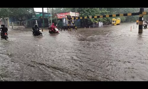 Pune में भारी बारिश से तीन लोगों की मौत