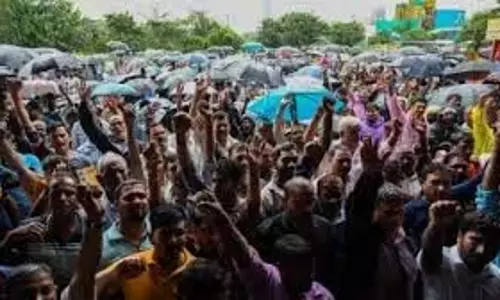 Telangana: स्ट्रीट वेंडर्स ने पुलिस उत्पीड़न का विरोध किया