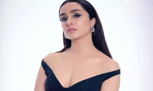 दिनेश विजान और लक्ष्मण उत्तेकर अपनी अगली फिल्म के लिए Shraddha Kapoor से बातचीत कर रहे हैं दिनेश विजान और लक्ष्मण उत्तेकर अपनी अगली फिल्म के लिए Shraddha Kapoor से बातचीत कर रहे हैं