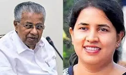 Kerala : सीएम पिनाराई विजयन और बेटी वीना को हाईकोर्ट का नोटिस, हलफनामा मांगा गया Kerala : सीएम पिनाराई विजयन और बेटी वीना को हाईकोर्ट का नोटिस, हलफनामा मांगा गया