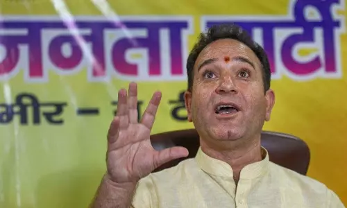 J&K भाजपा ने केंद्र से सीमावर्ती क्षेत्रों में और अधिक बंकरों के निर्माण का आग्रह किया J&K भाजपा ने केंद्र से सीमावर्ती क्षेत्रों में और अधिक बंकरों के निर्माण का आग्रह किया