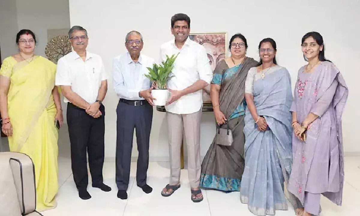 Andhra: एपी चैंबर्स ने ग्रामीण विकास के लिए हस्तक्षेप का सुझाव दिया Andhra: एपी चैंबर्स ने ग्रामीण विकास के लिए हस्तक्षेप का सुझाव दिया