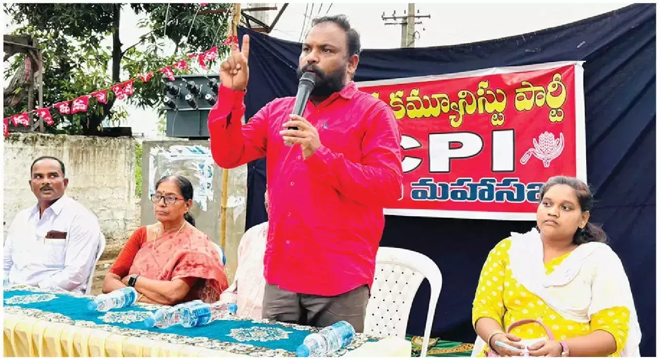 Andhra: भाकपा ने विधायकों के समर्थकों पर अवैध रेत व्यापार का आरोप लगाया