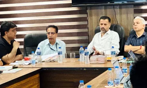 स्वास्थ्य निदेशक ने Ramban में स्वास्थ्य सेवा तैयारियों की समीक्षा की