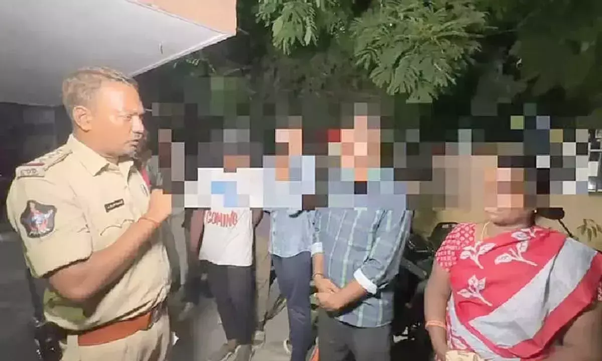 Andhra: तिरुपति पुलिस ने युवाओं के खिलाफ बाइक रेसिंग अभियान चलाया