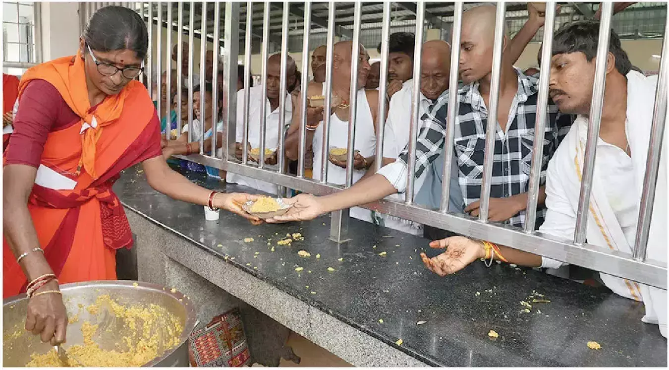Andhra: तिरुमाला में रिकॉर्ड संख्या में श्रद्धालुओं ने किए दर्शन