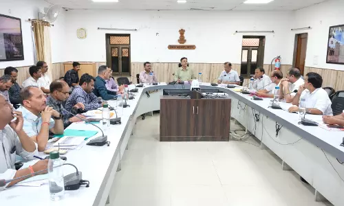 Jalore: विभागीय अधिकारी प्रो-एक्टिव होकर सरकारी योजनाओं का लाभ आमजन तक