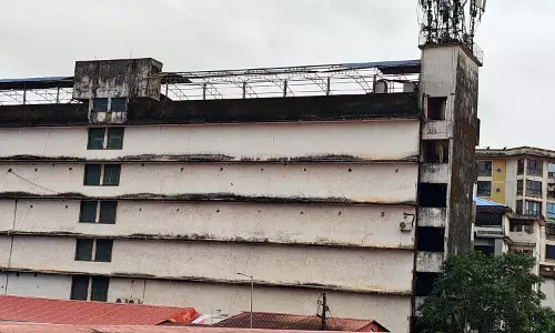 Mapusa में इमारत की अवैध छत गिराने का काम शुरू Mapusa में इमारत की अवैध छत गिराने का काम शुरू