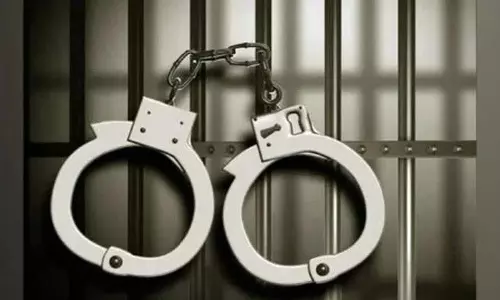 लंबित विधेयकों के खिलाफ प्रदर्शन करने पर Suryapet में पूर्व सरपंच गिरफ्तार लंबित विधेयकों के खिलाफ प्रदर्शन करने पर Suryapet में पूर्व सरपंच गिरफ्तार