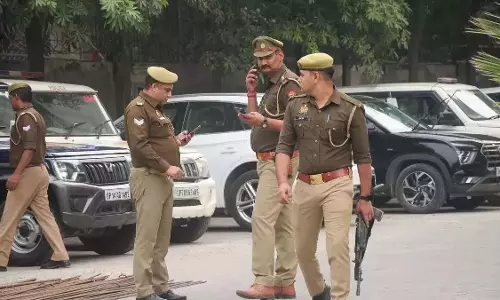 Cyber सेल ने खोला राज, पुलिस ने दिल्ली से हजारों किलोमीटर दूर छापेमारी की, दो आरोपी गिरफ्तार Cyber सेल ने खोला राज, पुलिस ने दिल्ली से हजारों किलोमीटर दूर छापेमारी की, दो आरोपी गिरफ्तार