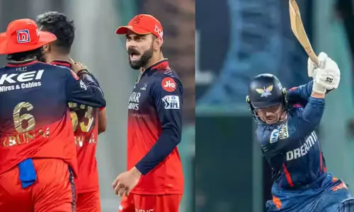 तुषारा की शानदार गेंदबाज़ी पर कोहली का जश्न तुषारा की शानदार गेंदबाज़ी पर कोहली का जश्न