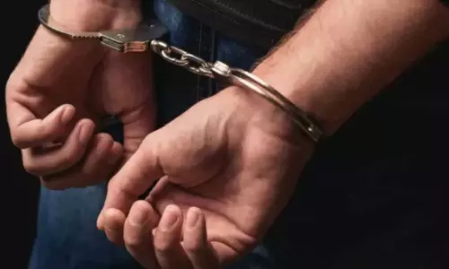 बेटी के कैंसर के इलाज के लिए पिता बना चोर, Delhi में गिरफ्तार