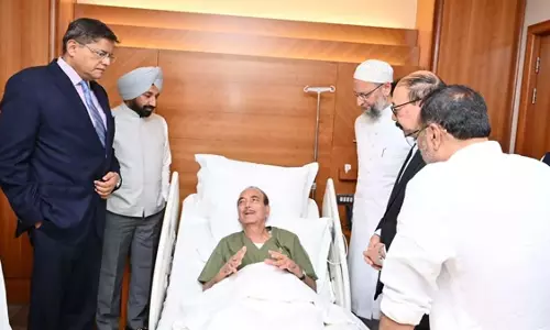 Kuwait में गुलाम नबी आजाद की बिगड़ी तबीयत, सर्वदलीय प्रतिनिधिमंडल के सदस्य मिलने पहुंचे अस्पताल