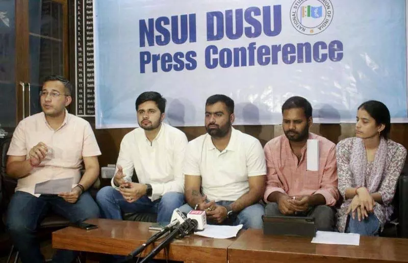 NSUI ने एबीवीपी पर डूसू कार्यालय पर हमले का लगाया आरोप NSUI ने एबीवीपी पर डूसू कार्यालय पर हमले का लगाया आरोप