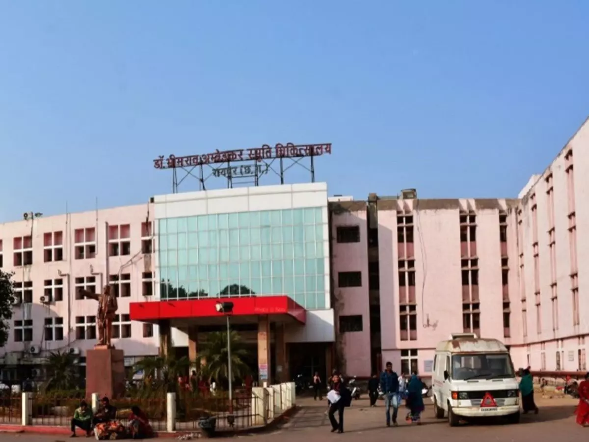 सफाई सुपरवाईजरो ने मेकाहारा के गार्ड रूम को बनाया शराब खोरी का अड्डा, देव बिसेन से महिलाएं असुरक्षित सफाई सुपरवाईजरो ने मेकाहारा के गार्ड रूम को बनाया शराब खोरी का अड्डा, देव बिसेन से महिलाएं असुरक्षित