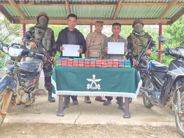 असम राइफल्स और Ngopa Police ने सैतुअल जिले में 5.36 करोड़ रुपये की हेरोइन जब्त की असम राइफल्स और Ngopa Police ने सैतुअल जिले में 5.36 करोड़ रुपये की हेरोइन जब्त की