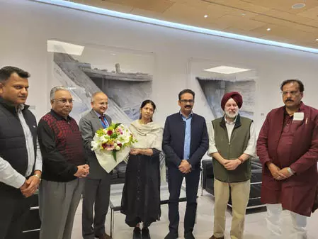 कनिमोझी का प्रतिनिधिमंडल ग्रीस पहुंचा, आतंकवाद के खिलाफ भारत की जीरो टॉलरेंस नीति पर करेगा बात कनिमोझी का प्रतिनिधिमंडल ग्रीस पहुंचा, आतंकवाद के खिलाफ भारत की जीरो टॉलरेंस नीति पर करेगा बात