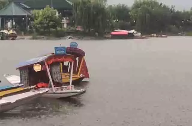 Jammu Kashmir: भारी तूफान और बारिश से तबाही, 1 की मौत Jammu Kashmir: भारी तूफान और बारिश से तबाही, 1 की मौत