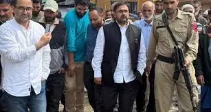 सतीश शर्मा ने पहलगाम का दौरा कर पर्यटकों व टैक्सी संचालकों से मुलाकात की सतीश शर्मा ने पहलगाम का दौरा कर पर्यटकों व टैक्सी संचालकों से मुलाकात की