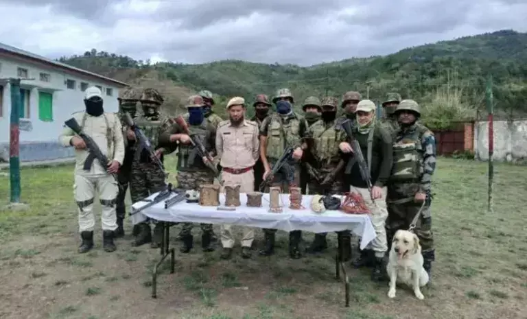 Manipur: कांगपोकपी-इंफाल पूर्व में हथियार, गोला-बारूद और आईईडी बरामद Manipur: कांगपोकपी-इंफाल पूर्व में हथियार, गोला-बारूद और आईईडी बरामद