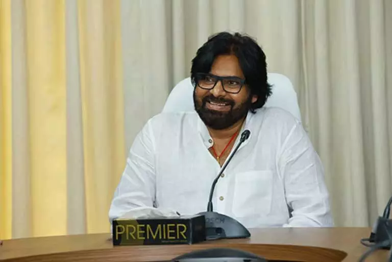 Pawan Kalyan ने आंध्र में सिनेमा हॉल प्रबंधन की कड़ी निगरानी का आह्वान किया Pawan Kalyan ने आंध्र में सिनेमा हॉल प्रबंधन की कड़ी निगरानी का आह्वान किया