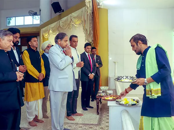 Shashi Tharoor के नेतृत्व में सर्वदलीय प्रतिनिधिमंडल ने पनामा में भारतीय सांस्कृतिक केंद्र का दौरा किया Shashi Tharoor के नेतृत्व में सर्वदलीय प्रतिनिधिमंडल ने पनामा में भारतीय सांस्कृतिक केंद्र का दौरा किया