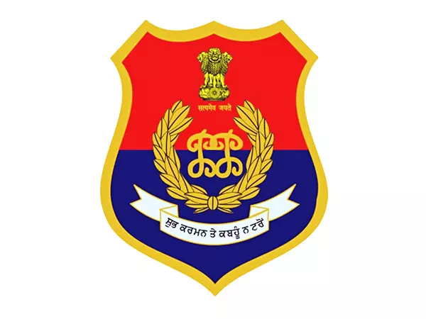Punjab: चार पुलिसकर्मियों की गिरफ्तारी के बाद रिश्वत मामले में फाजिल्का एसएसपी निलंबित Punjab: चार पुलिसकर्मियों की गिरफ्तारी के बाद रिश्वत मामले में फाजिल्का एसएसपी निलंबित