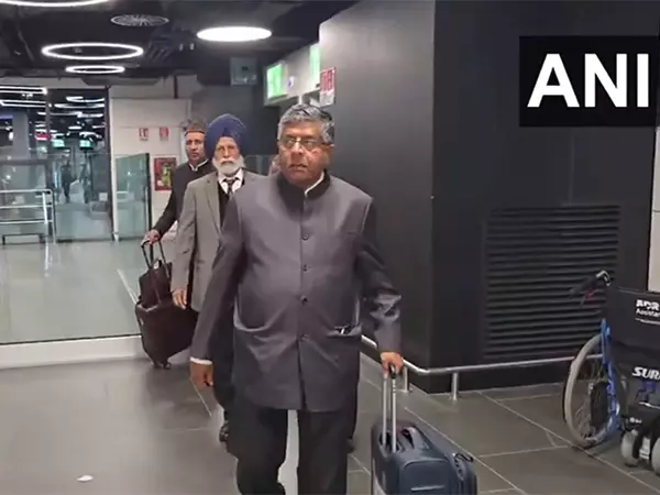 फ्रांस की यात्रा के बाद BJP MP रविशंकर प्रसाद के नेतृत्व में सर्वदलीय प्रतिनिधिमंडल रोम पहुंचा फ्रांस की यात्रा के बाद BJP MP रविशंकर प्रसाद के नेतृत्व में सर्वदलीय प्रतिनिधिमंडल रोम पहुंचा