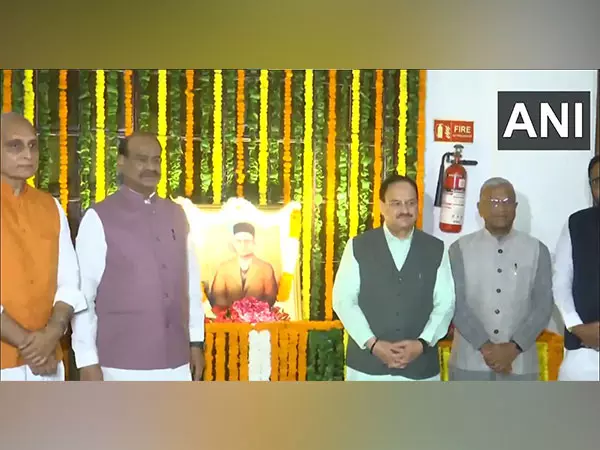 JP Nadda, लोकसभा अध्यक्ष और अन्य ने वीर सावरकर की 142वीं जयंती पर उन्हें श्रद्धांजलि दी JP Nadda, लोकसभा अध्यक्ष और अन्य ने वीर सावरकर की 142वीं जयंती पर उन्हें श्रद्धांजलि दी