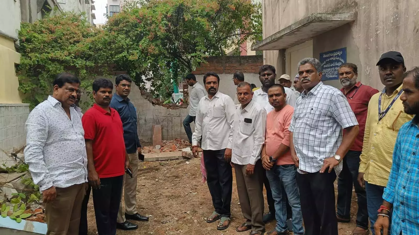 Chilkalguda स्कूल प्रिंसिपल के आंदोलन से छात्रों के लिए मार्ग संबंधी समस्या हल हुई Chilkalguda स्कूल प्रिंसिपल के आंदोलन से छात्रों के लिए मार्ग संबंधी समस्या हल हुई