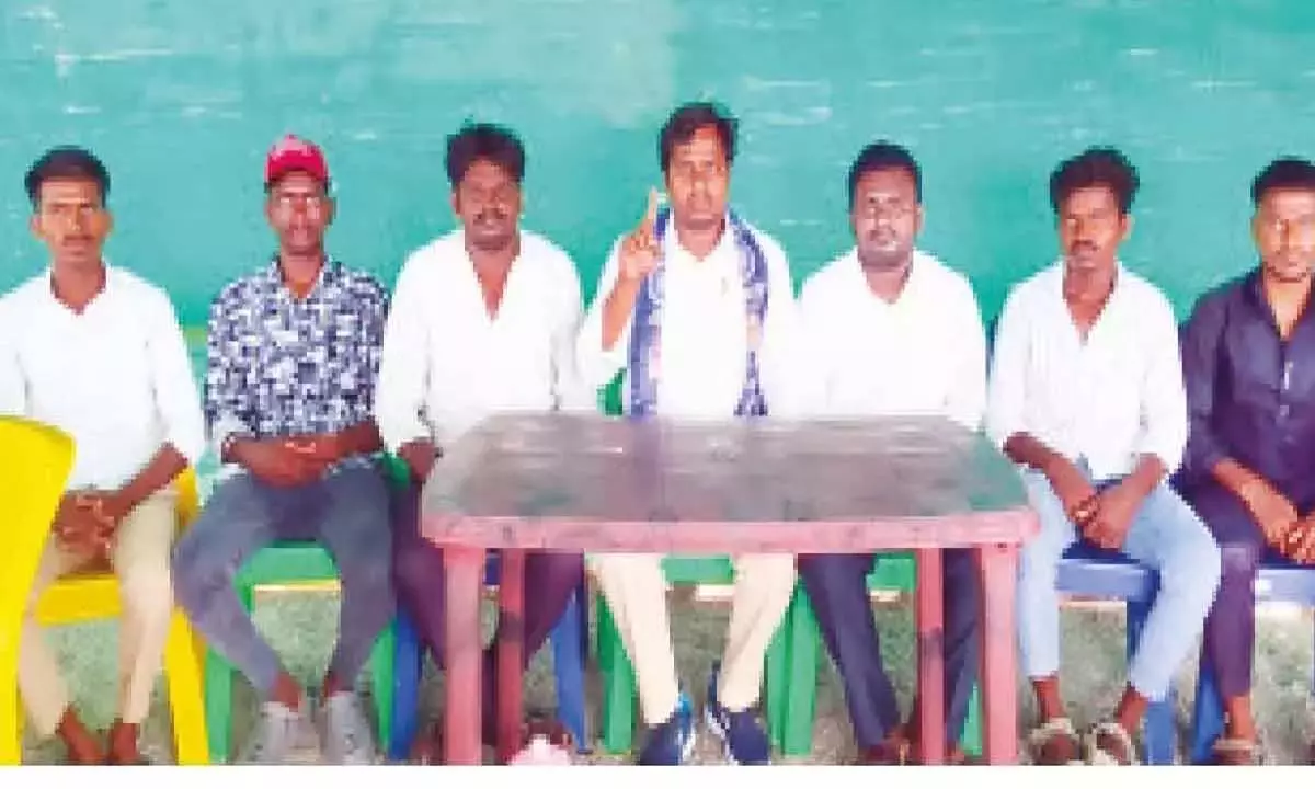 नादिगाड्डा के किसान विद्रोह के लिए तैयार नादिगाड्डा के किसान विद्रोह के लिए तैयार