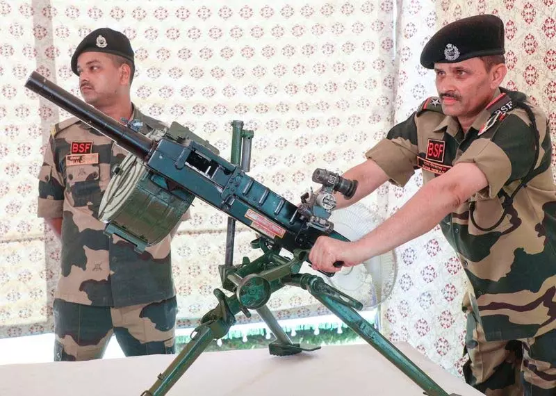 ऑपरेशन सिंदूर के दौरान BSF ने 70 पाक चौकियां और 3 आतंकी लॉन्च पैड ध्वस्त किए ऑपरेशन सिंदूर के दौरान BSF ने 70 पाक चौकियां और 3 आतंकी लॉन्च पैड ध्वस्त किए