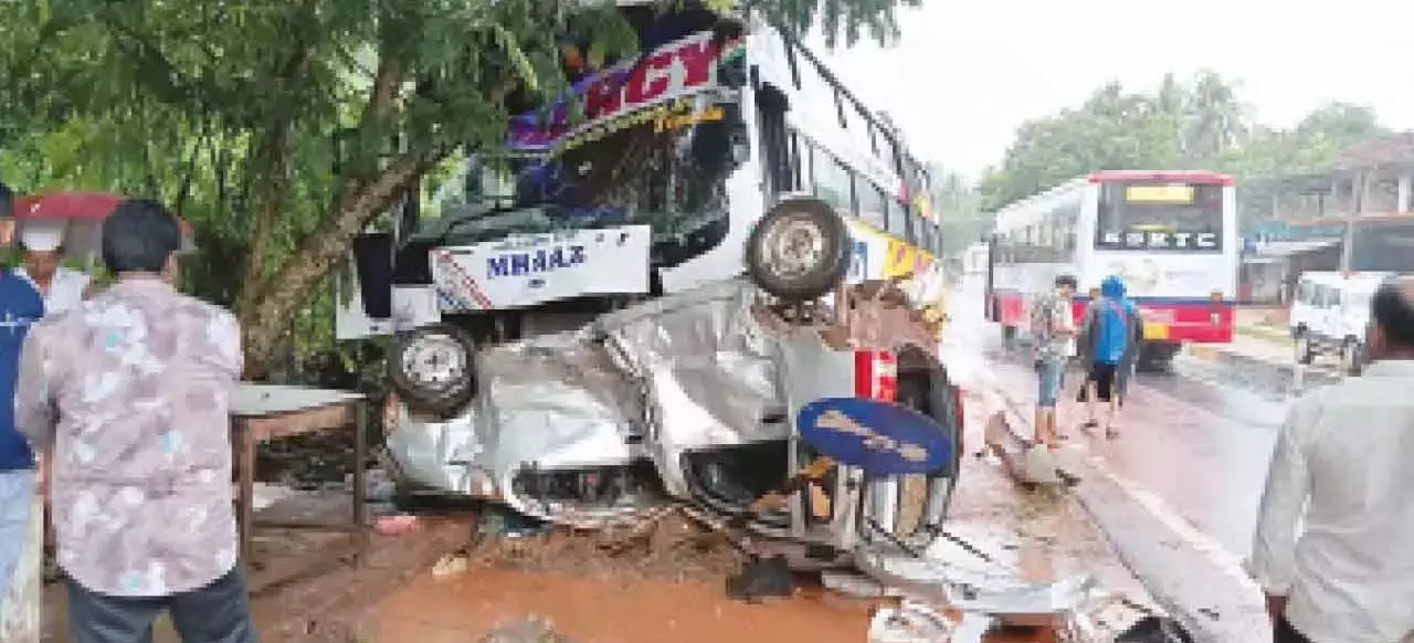 Karnataka: बस-कार की टक्कर में पिता-पुत्री गंभीर रूप से घायल Karnataka: बस-कार की टक्कर में पिता-पुत्री गंभीर रूप से घायल
