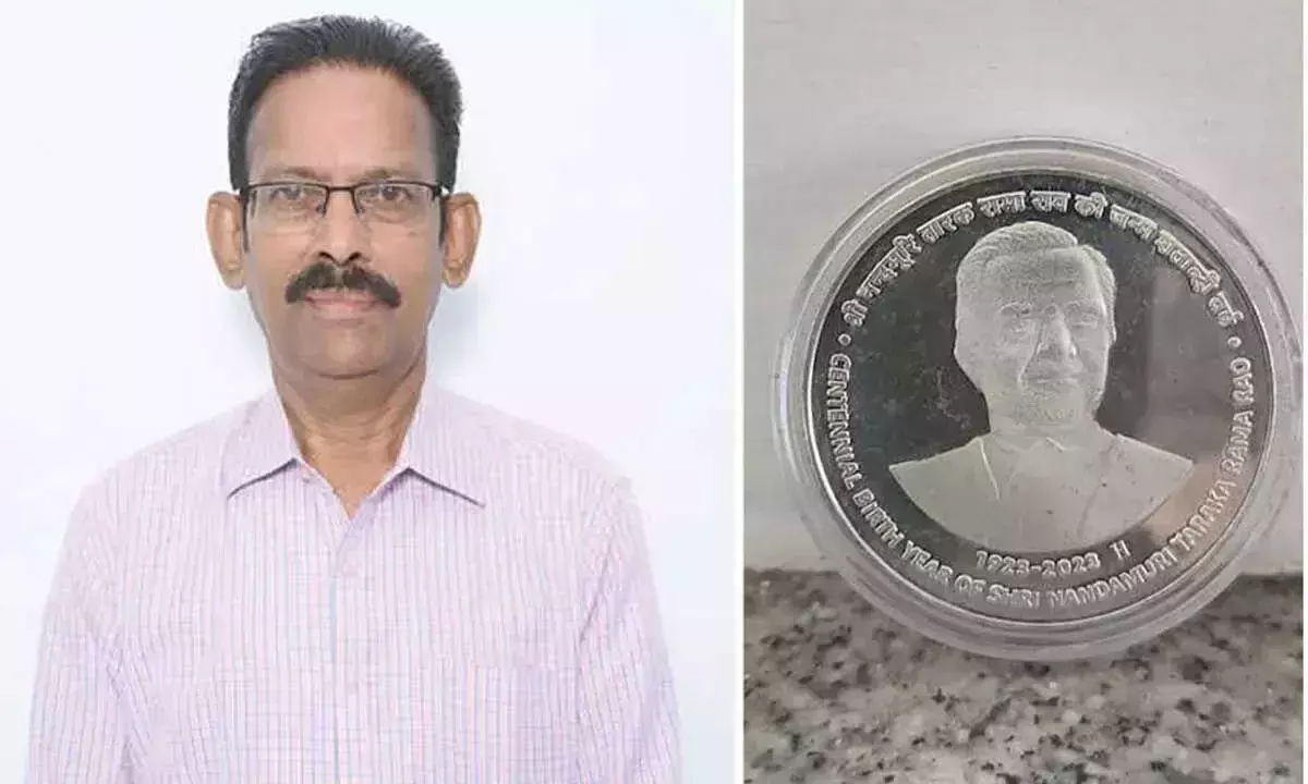Andhra: डाक टिकट संग्रहकर्ता को 100 रुपये के एनटीआर सिक्के संग्रह पर गर्व Andhra: डाक टिकट संग्रहकर्ता को 100 रुपये के एनटीआर सिक्के संग्रह पर गर्व