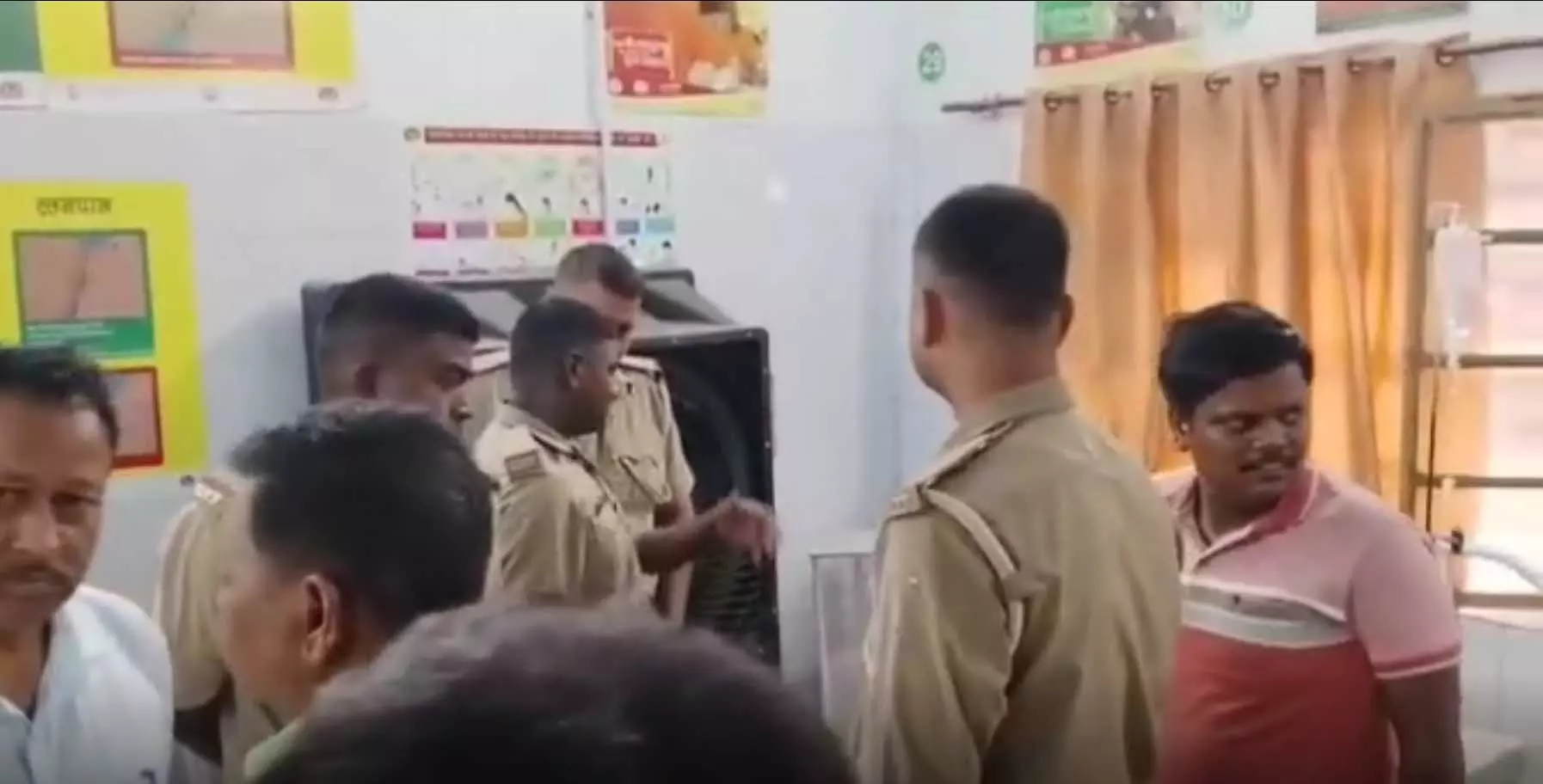 बाप रे! मधुमक्खियों ने बोला हमला, 15 ट्रेनी वन दारोगा घायल बाप रे! मधुमक्खियों ने बोला हमला, 15 ट्रेनी वन दारोगा घायल