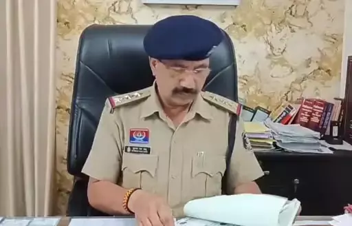 पति ने तलाक दिया तो पत्नी ने खोली पोल, फर्जी मार्कशीट से कर रहा नौकरी पति ने तलाक दिया तो पत्नी ने खोली पोल, फर्जी मार्कशीट से कर रहा नौकरी