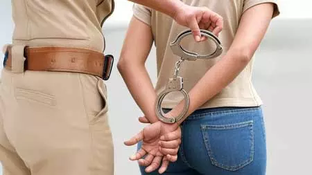 J&K के सोपोर में नशीले पदार्थों के साथ चार ड्रग तस्कर गिरफ्तार J&K के सोपोर में नशीले पदार्थों के साथ चार ड्रग तस्कर गिरफ्तार