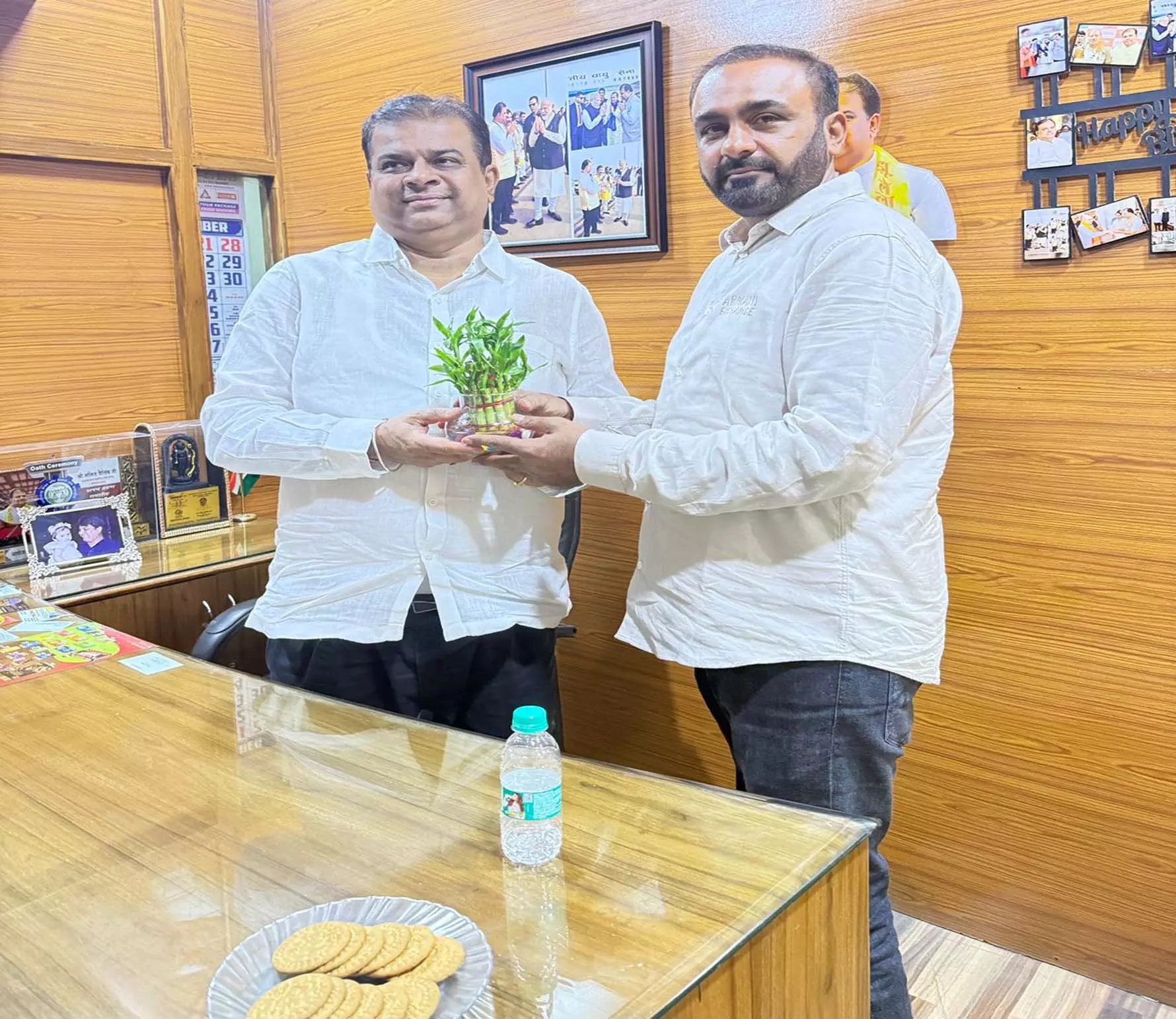 ललित जयसिंह बने चेंबर के प्रदेश कार्यकारिणी अध्यक्ष, अब्दुल गफ्फार मेमन ने दी बधाई ललित जयसिंह बने चेंबर के प्रदेश कार्यकारिणी अध्यक्ष, अब्दुल गफ्फार मेमन ने दी बधाई